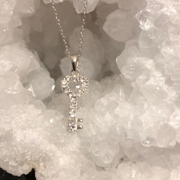 STERLING SILVER AUSTRIAN CRYSTAL KEY PENDANT NWT - Picture 5 of 5